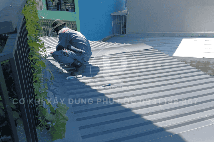 Thi công mái tôn tại Quận 3 