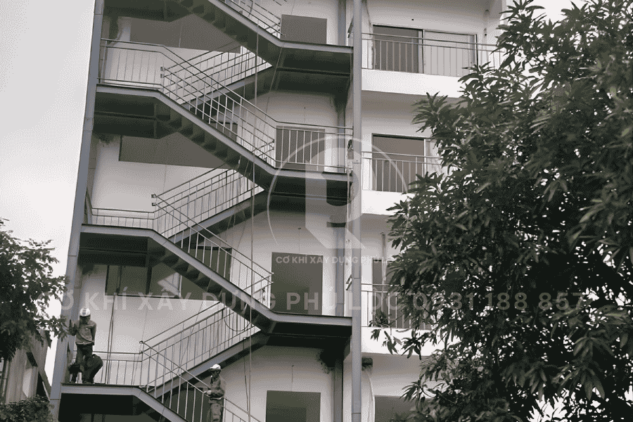 Cầu thang thoát hiểm                