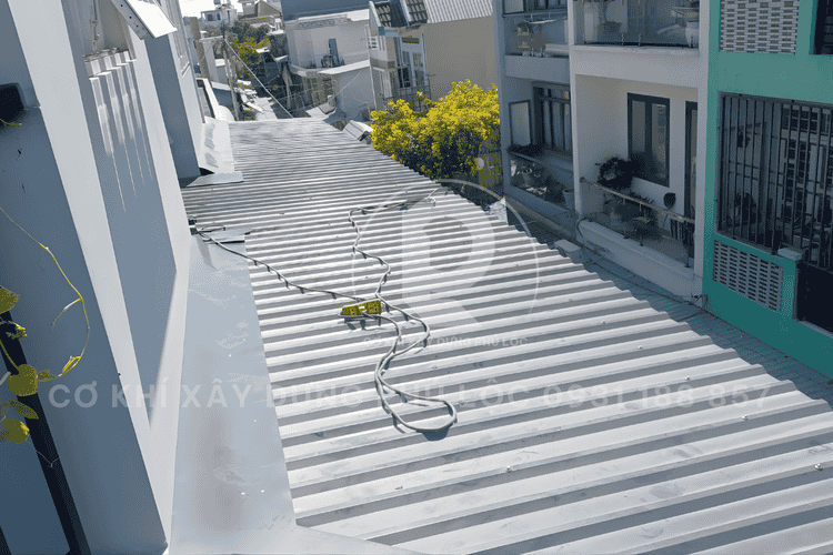 Mẫu mái tôn che sân thượng