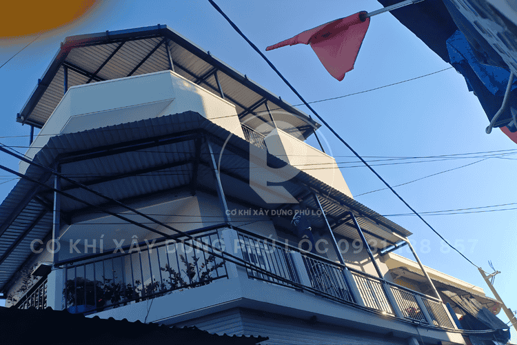 Mẫu mái tôn che sân thượng