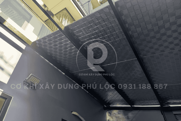 Thi công mái tôn cách nhiệt PU 