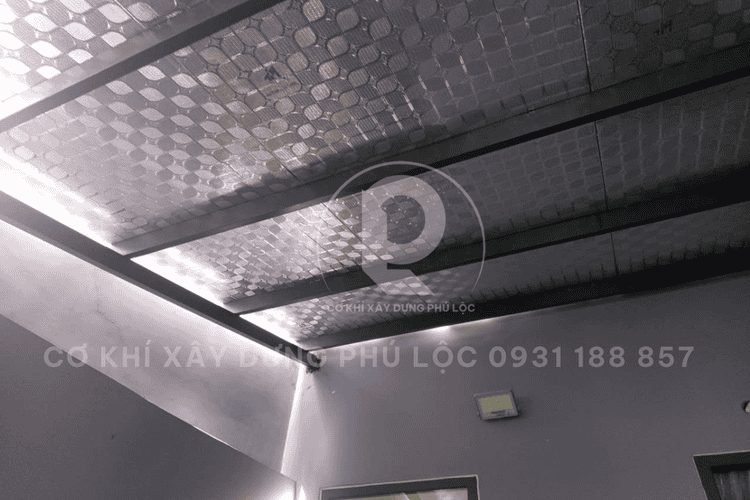 Thi công mái tôn cách nhiệt PU 