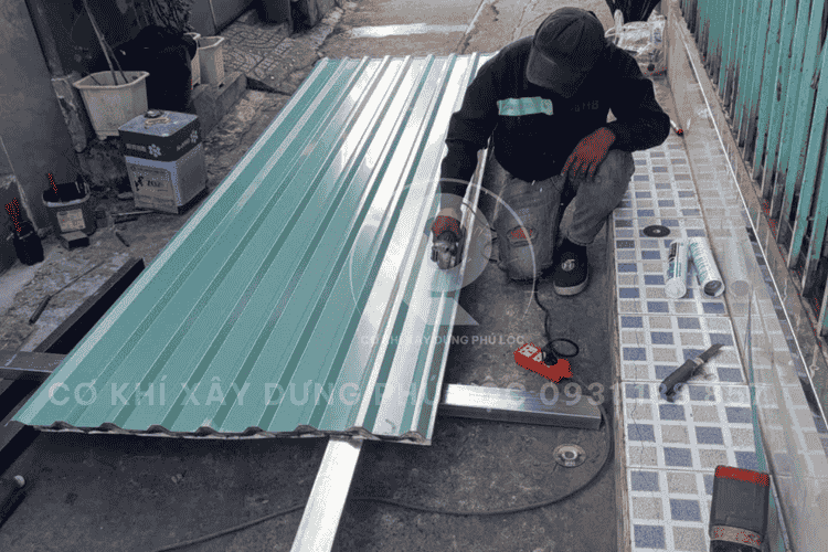 Thi công mái tôn tại Tân Phú