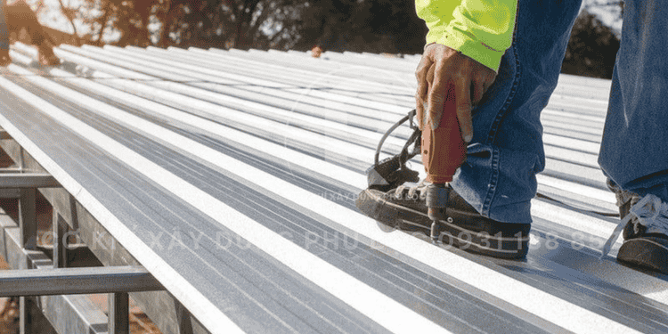 Thi công mái tôn cần chuẩn bị 