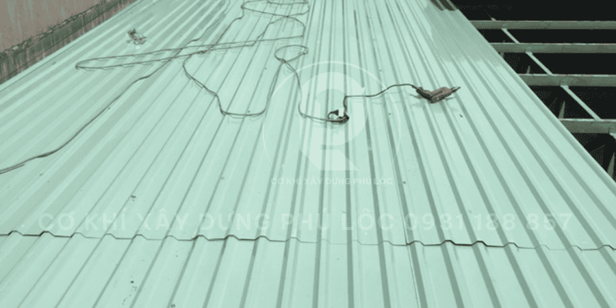 Thi công mái tôn tại HCM