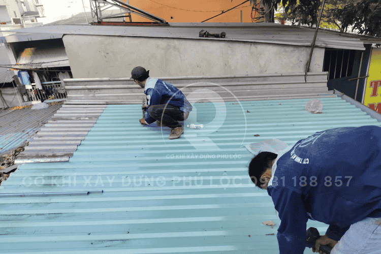 Thi công mái tôn tại Quận 4 