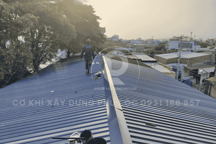 Thi công mái tôn tại Quận 5