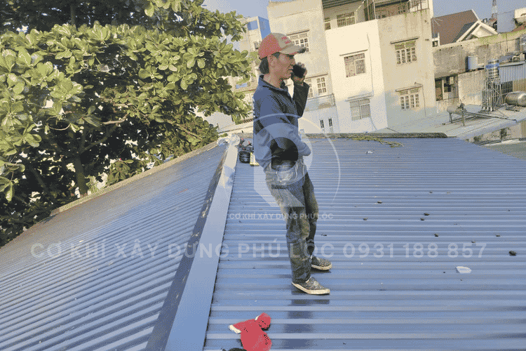Thi công mái tôn tại Quận 5