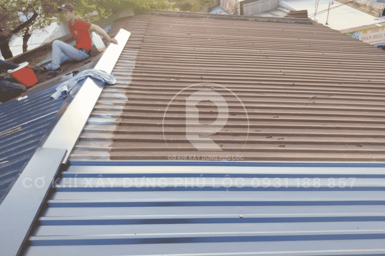 Thi công mái tôn tại Quận 5