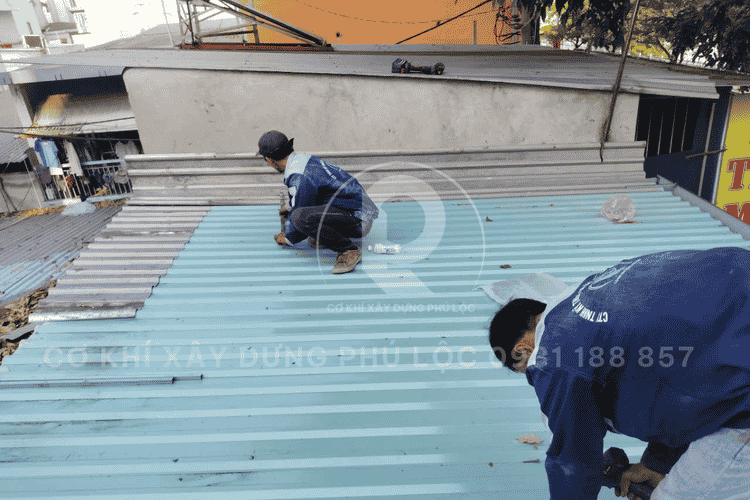Thi công mái tôn tại Quận 6