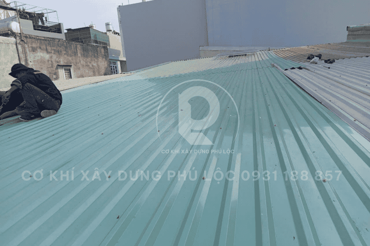 Thi công mái tôn tại Tân Bình