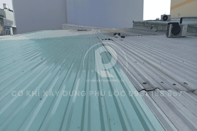 Thi công mái tôn tại Tân Bình