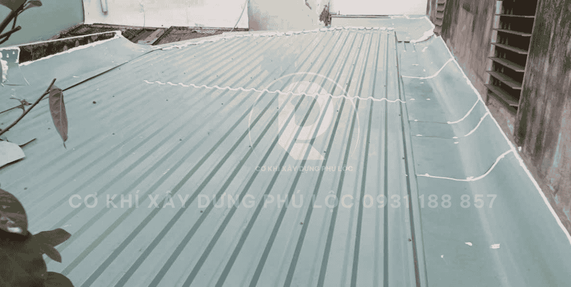 Thi công mái tôn tại Tân Phú