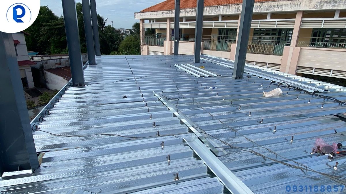 Hệ khung xà gồ tạo cao độ và độ nghiêng mái tôn