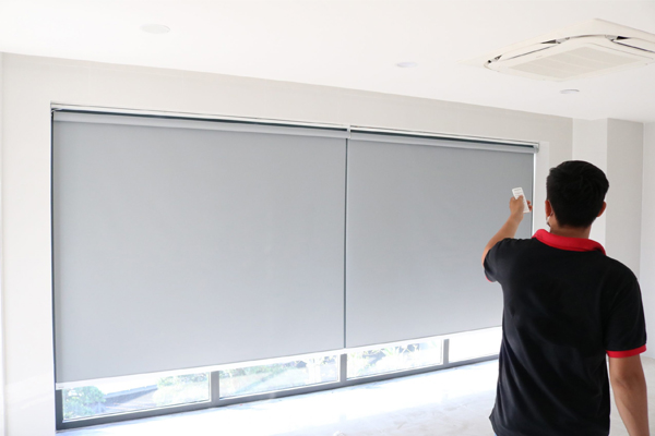 kiểm tra cửa cuốn bị kẹt