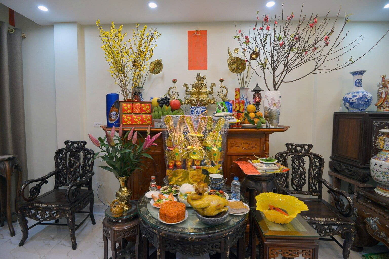 ​ Phong Thủy Trang Trí Nhà Cửa Ngày Tết: Bí Quyết Rước Tài Lộc Vào Nhà Phong Thủy Trang Trí Nhà Cửa Ngày Tết: Bí Quyết Rước Tài Lộc Vào Nhà Hình ảnh: Trang Trí bàn thờ gia tiên ngày tết 