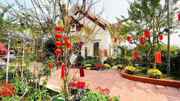 Trang trí cửa chính ngày tết